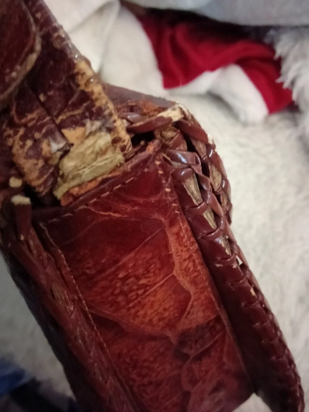 Vtg. Genuine Taxidermy Alligator-Embossed Boho Leather Shoulder Bag - Picture 8 of 10